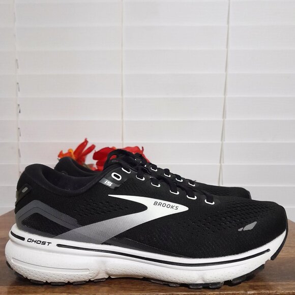 Women's Black White Brooks Ghost 15 Athletic Shoes size 7 - Picture 2 of 9